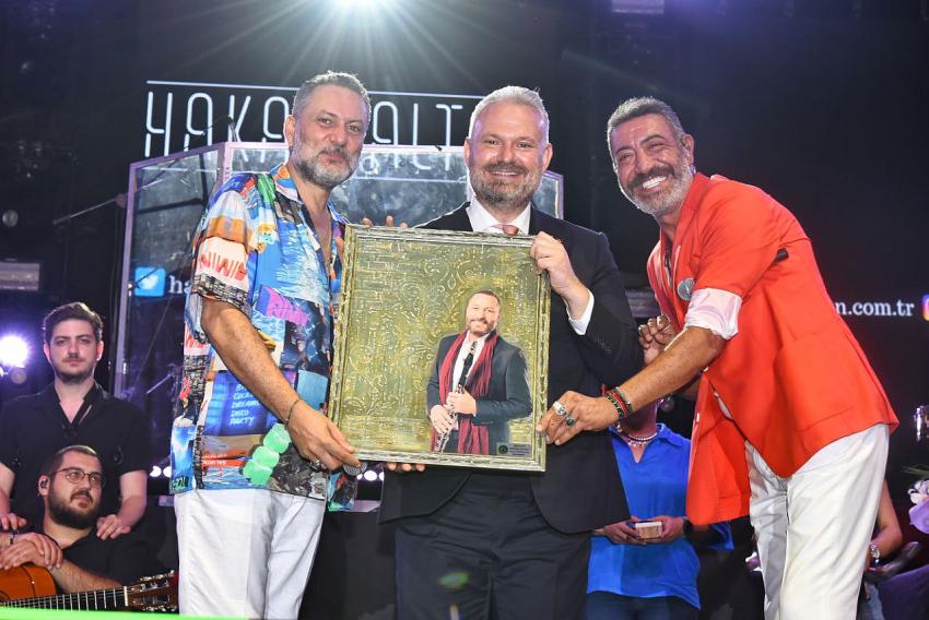 KONSERLERİN İLÇESİ. 30 AĞUSTOS MENEMEN'DE BÖYLE KUTLANDI